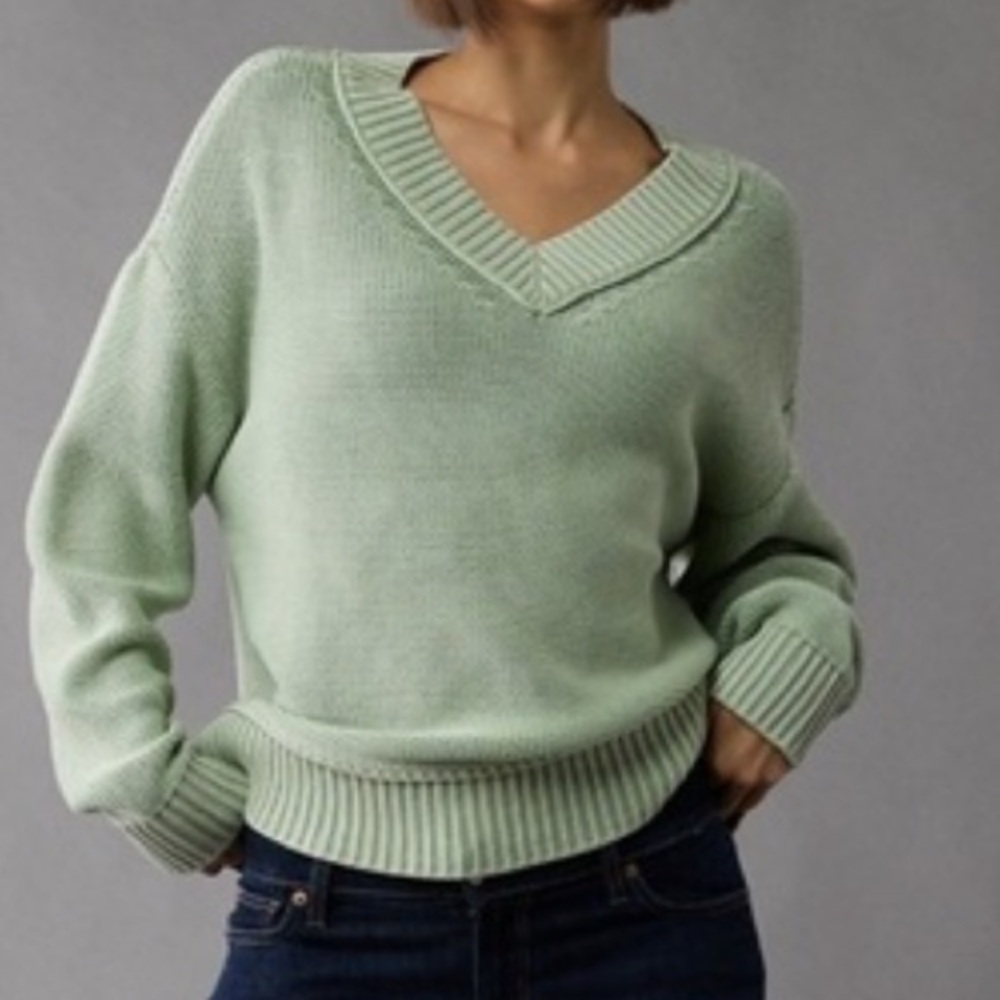 American Eagle Outfitters long weekend V-Neck pullover Sweater in green small